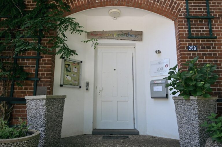 Der Eingang des Montessorikinderhauses Bergedorf